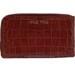 MIM31: Miu Miu Croc-Embossed Zip Wallet – Brown Leather